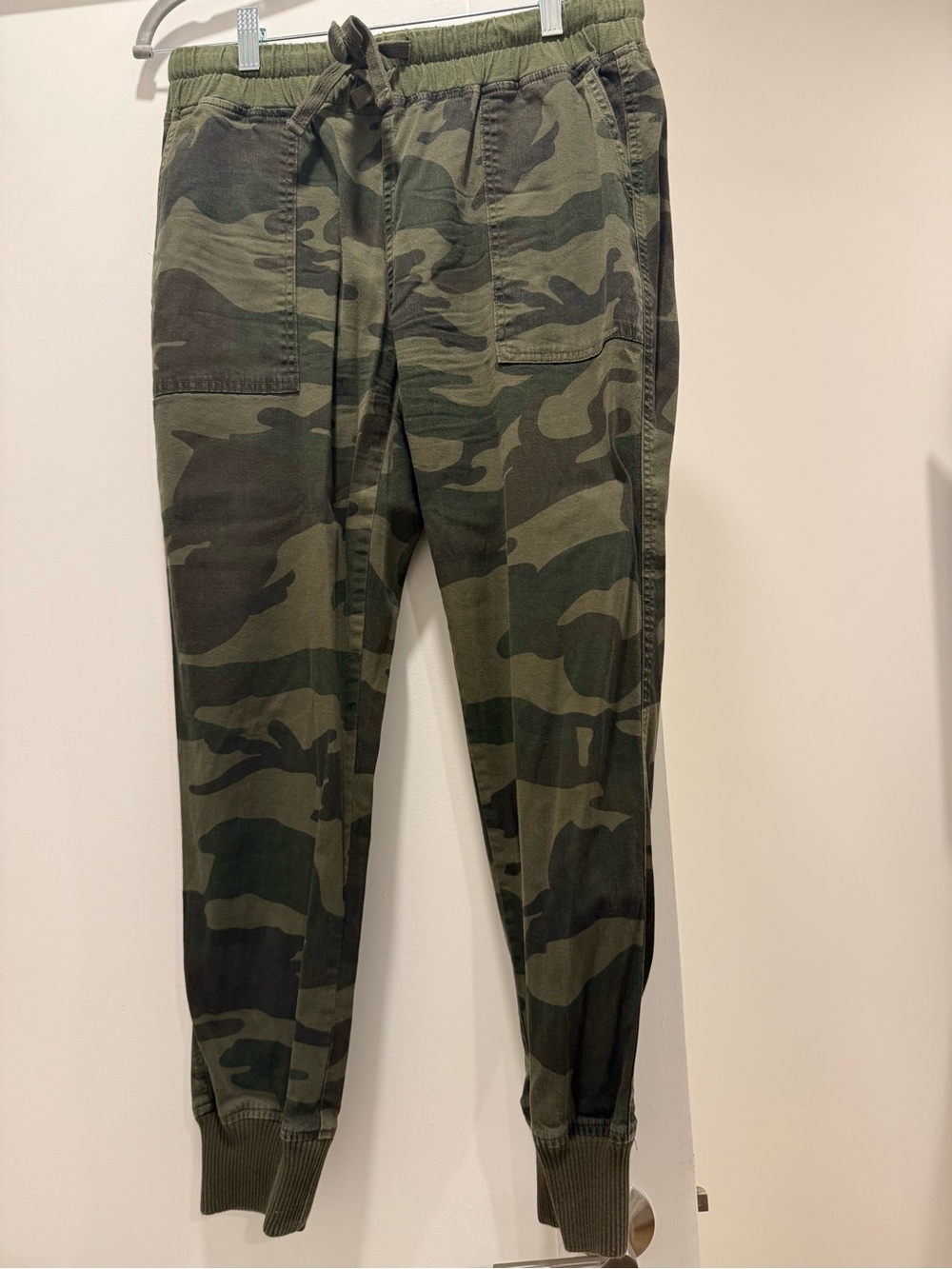 AQUA Women’s Camo Jogger Pants